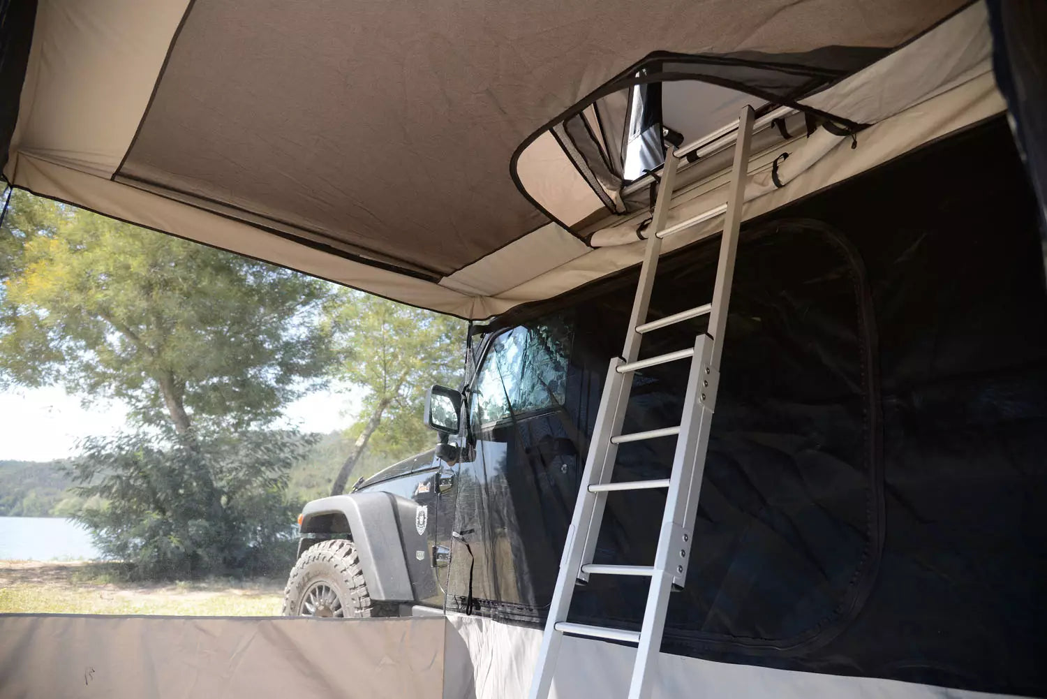 James Baroud Falcon Mosquito Netting Room