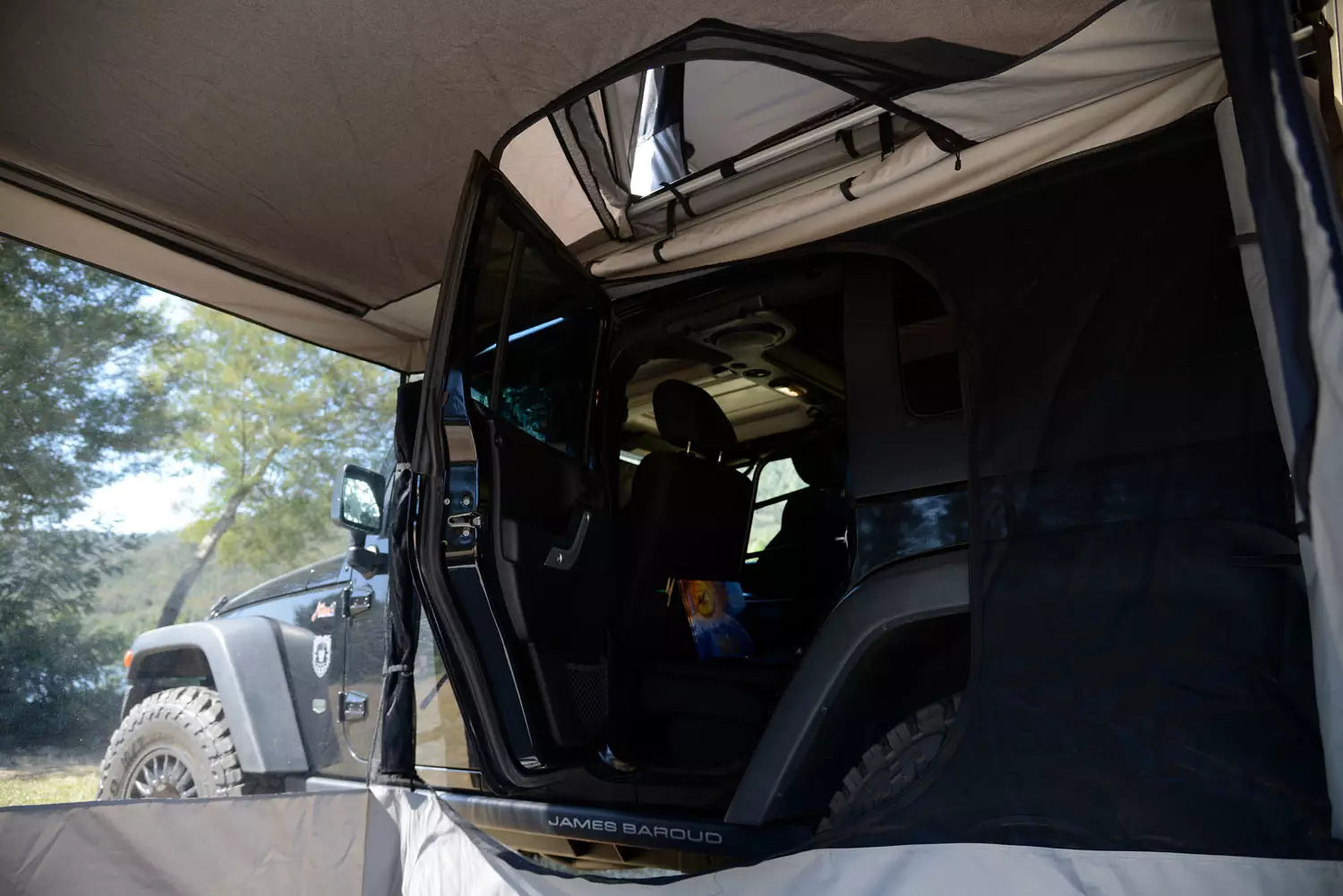 James Baroud Falcon Mosquito Netting Room