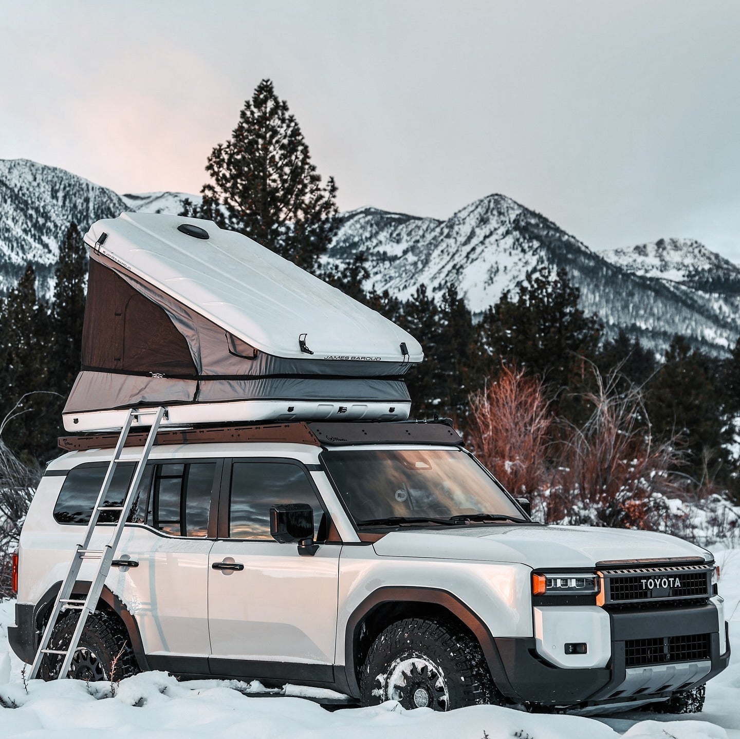Space rooftop tent in white