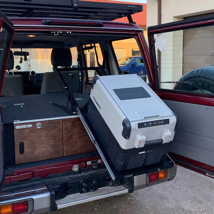 Tilted Fridge Slider with Gas Struts