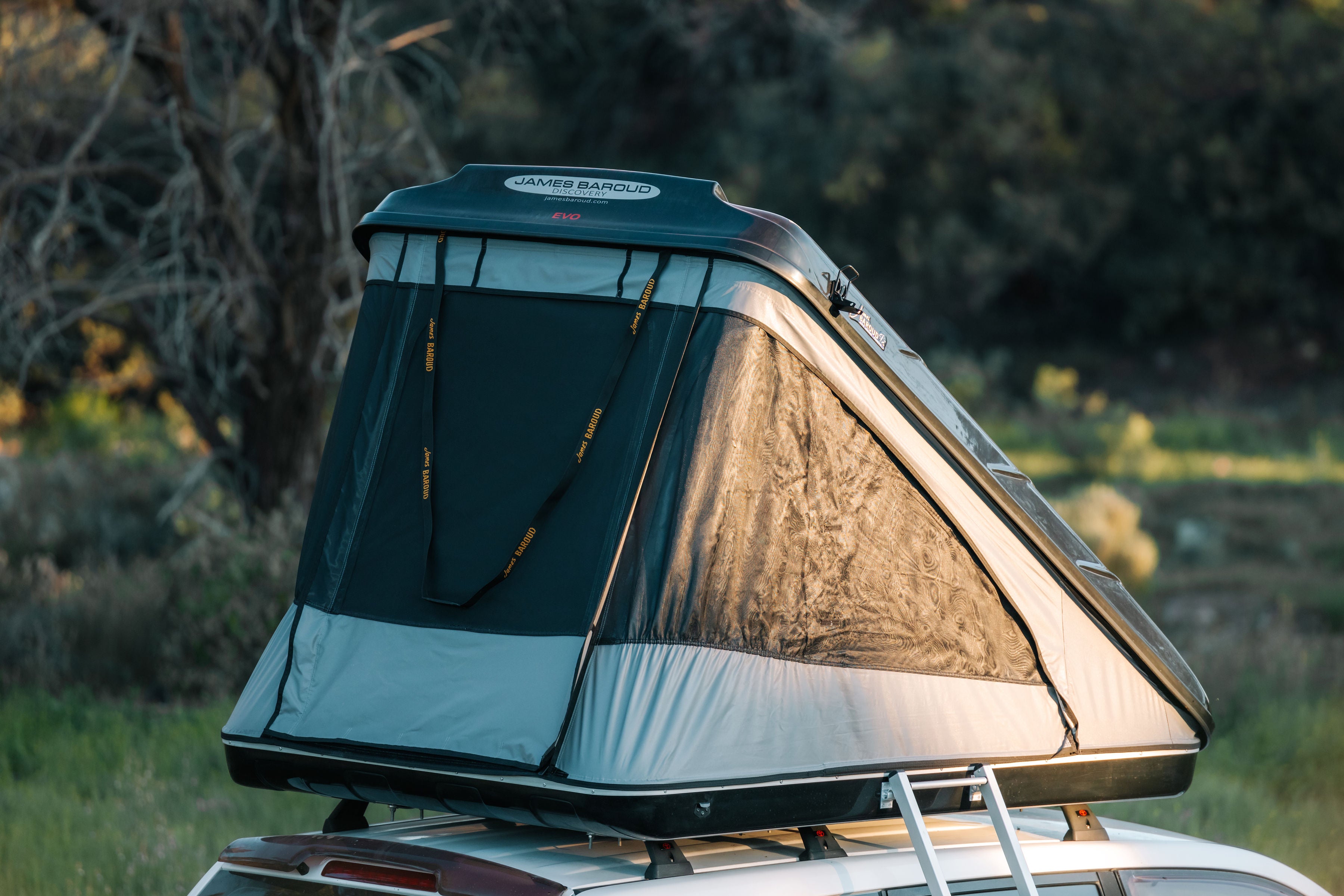 James Baroud Discovery roof top tent in black