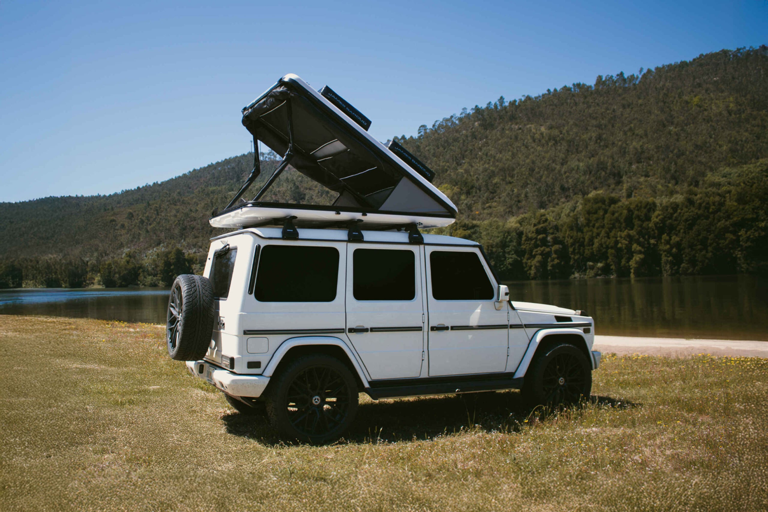 nova roof top tent  in white