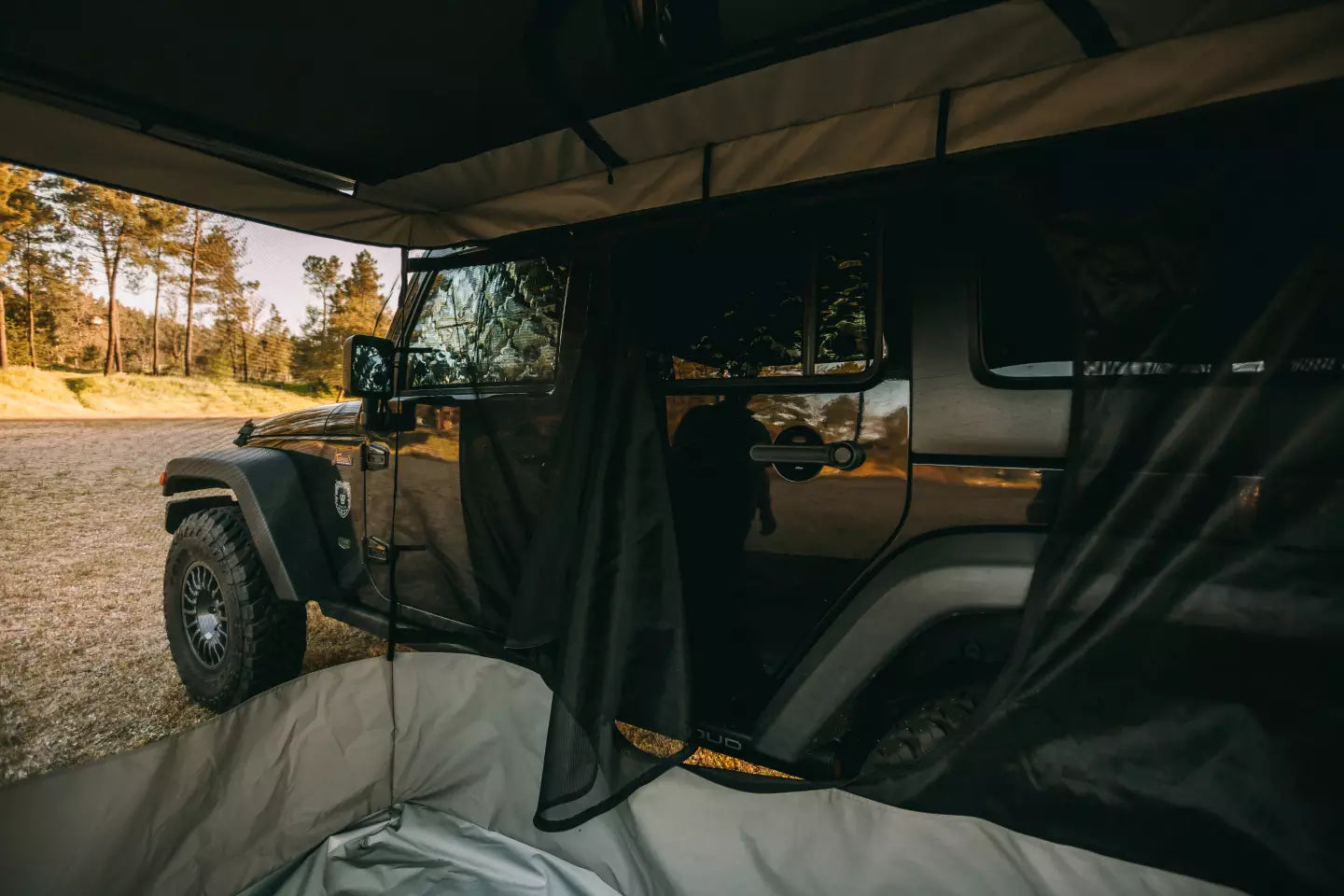 James Baroud Falcon Mosquito Netting Room