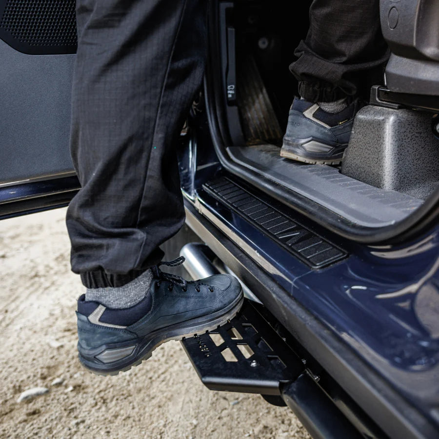 Steps for Rocksliders – INEOS Grenadier
